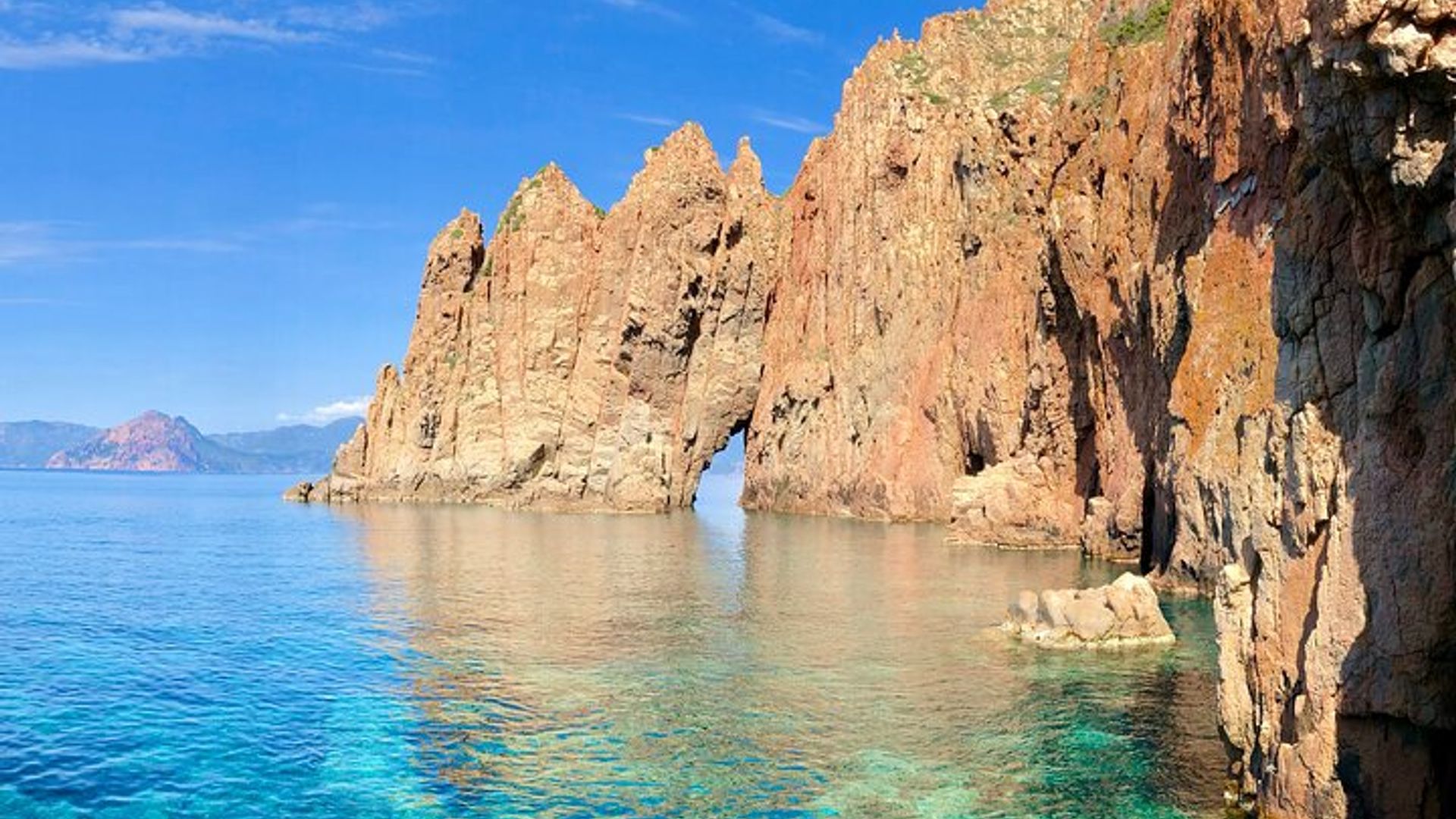 De Sagone/Cargèse: Scandola Girolata 2h Calanques Piana Baignade