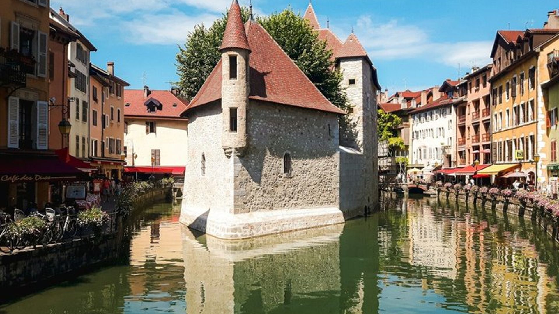 Annecy One Hour Walk Through the Venice of the Alps