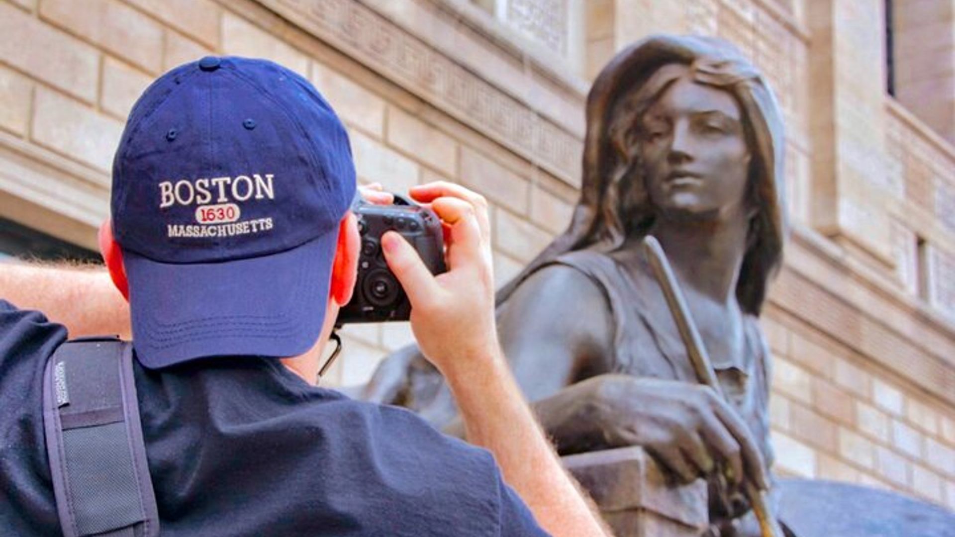 Boston's Architecture, History + Photo Walking Tour (SMALL Group)