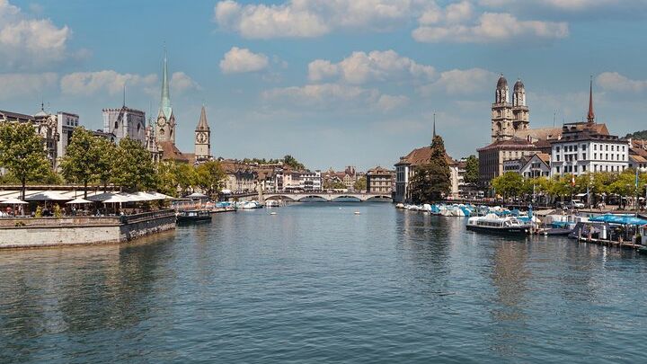 Zurich 360° City Walk Tour Including Hidden Spots