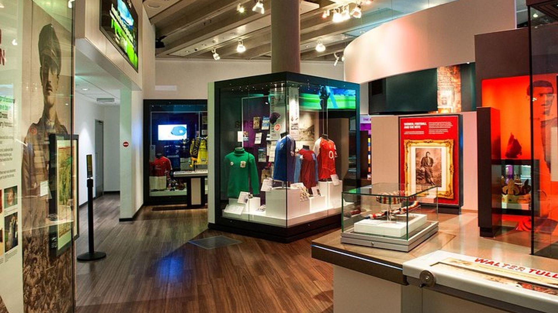 Liverpool the Beatles Legend Fab Four and Manchester City 2 Days Private Tour