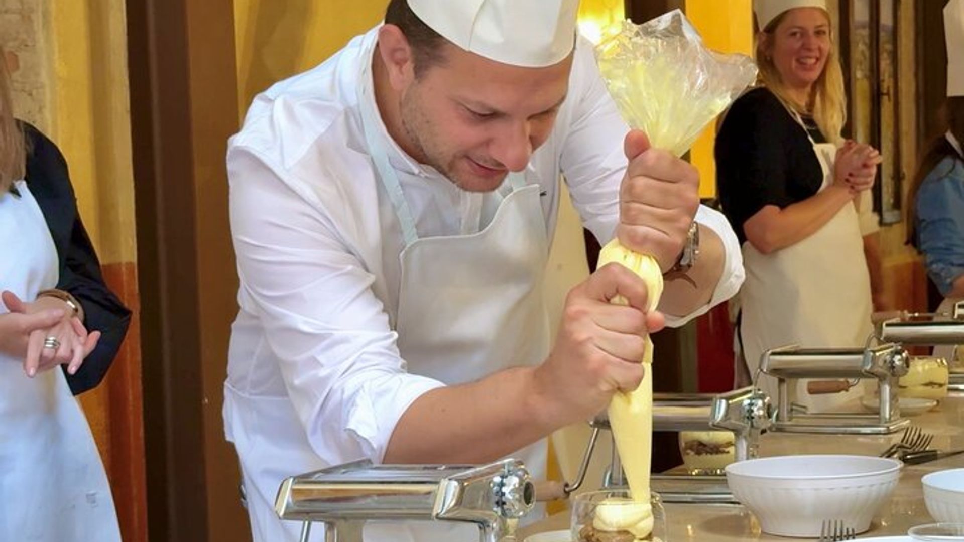 Siena: Pasta und Tiramisu Kochkurs in kleiner Gruppe mit Wein