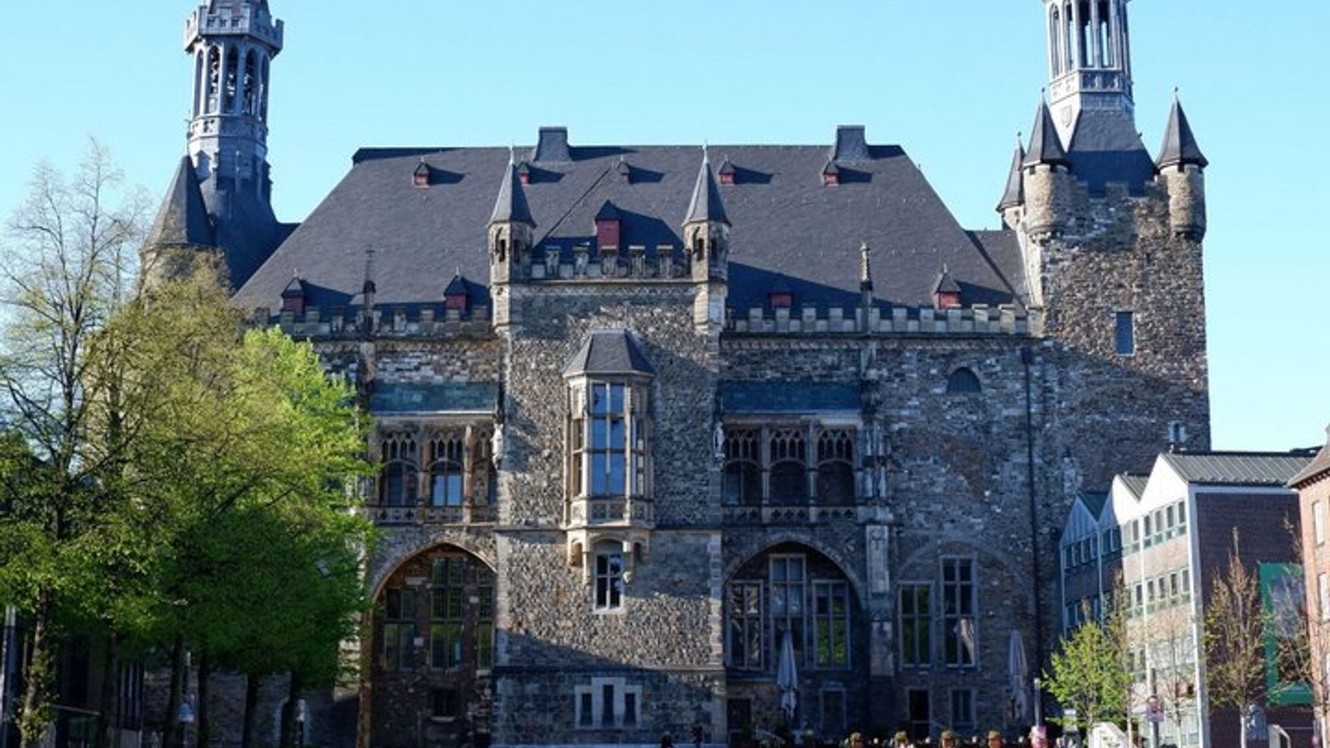 Aachen Scavenger Hunt & Highlights Self-Guided Walking Tour