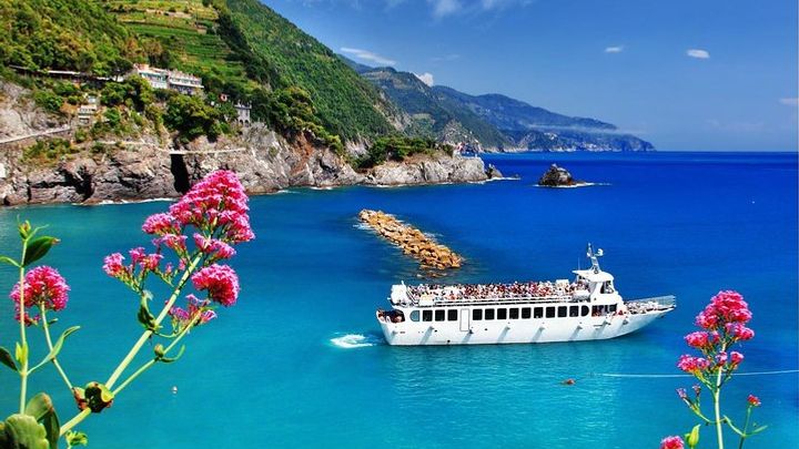 Cinque Terre Small-Group Minivan Tour From Pisa