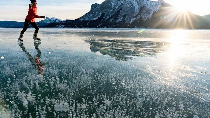 Banff Abraham Lake and Icefields Parkway Outdoor Adventure