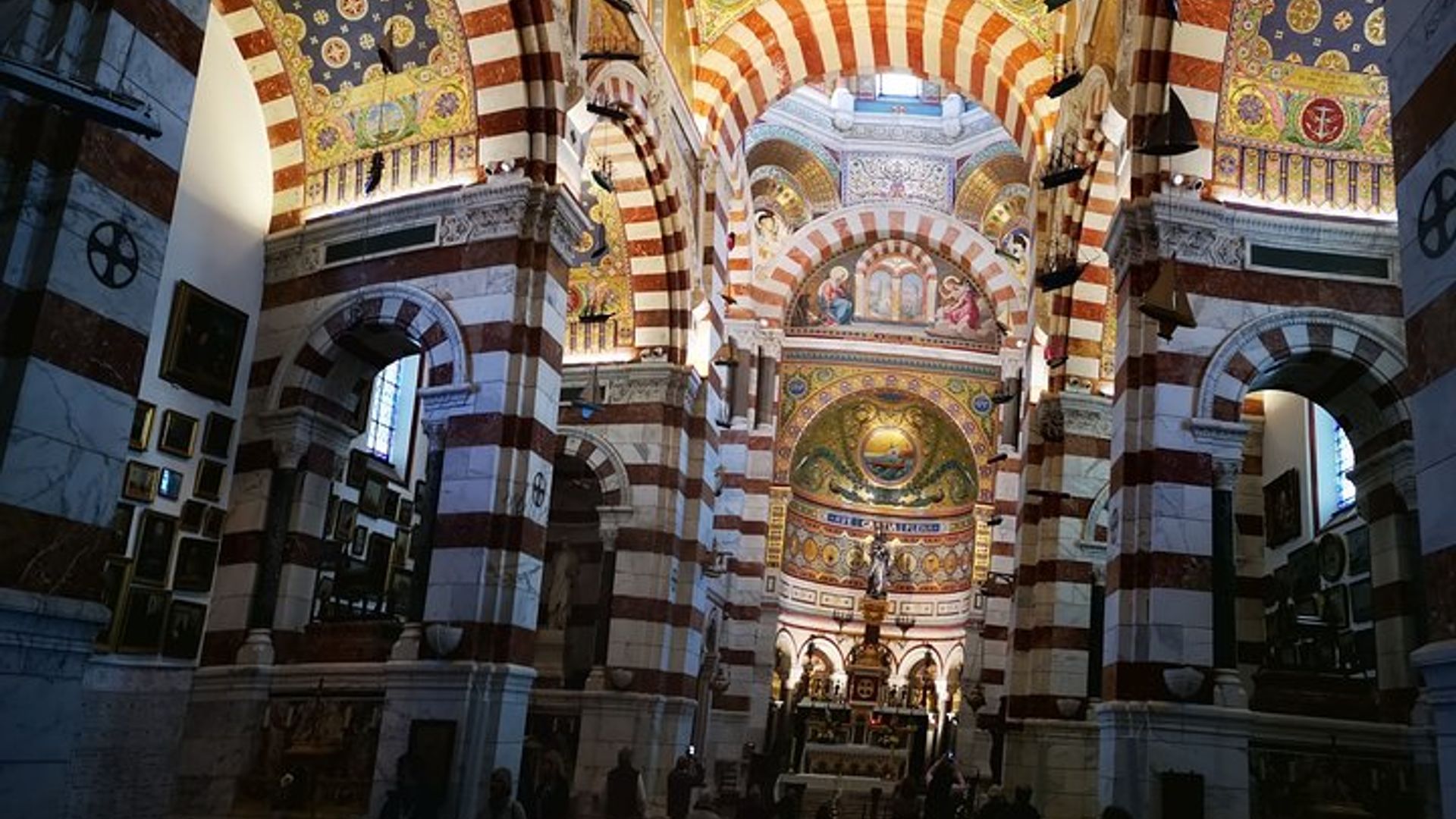 Visite privée de la ville de Marseille et transfert privé vers n'importe quelle adresse de Marseille, y compris l'aéroport