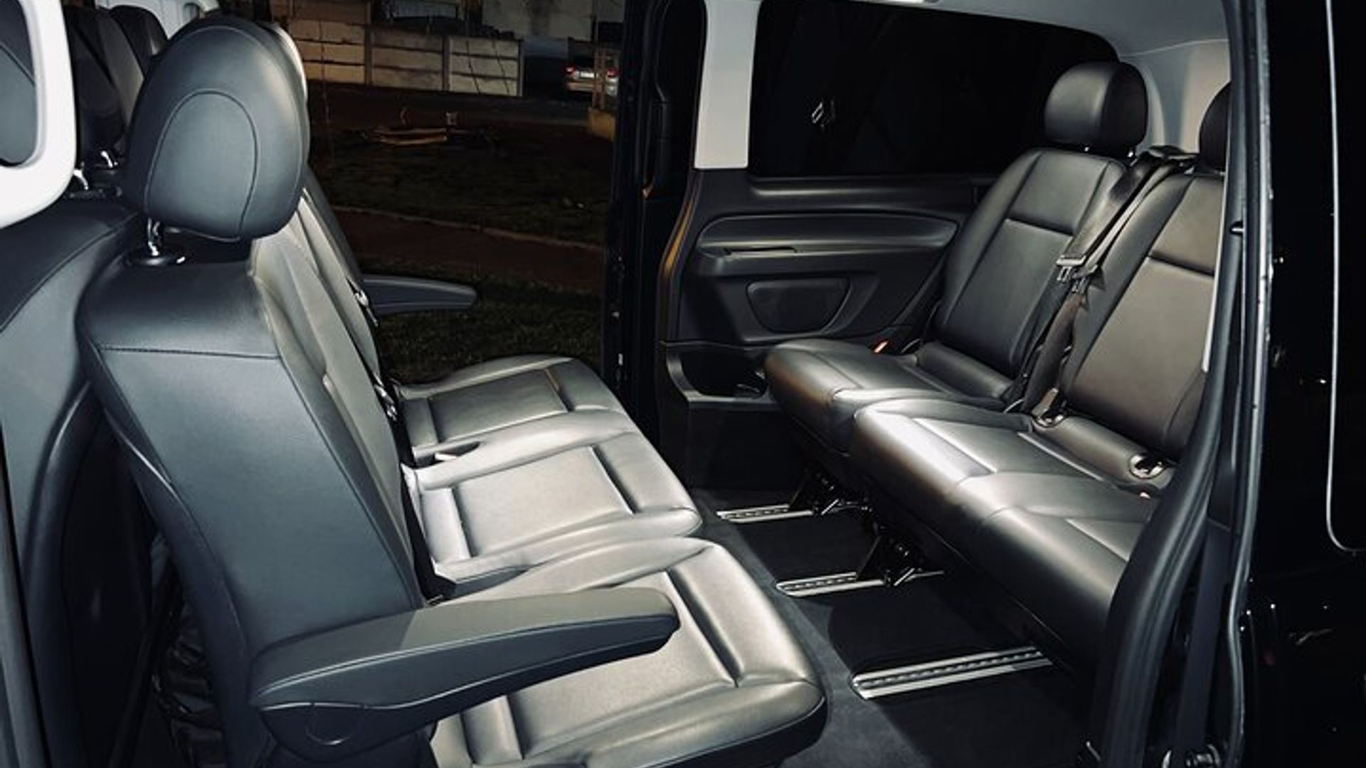 Paris Private Transfer to CDG or Orly with Luxury Upgrade