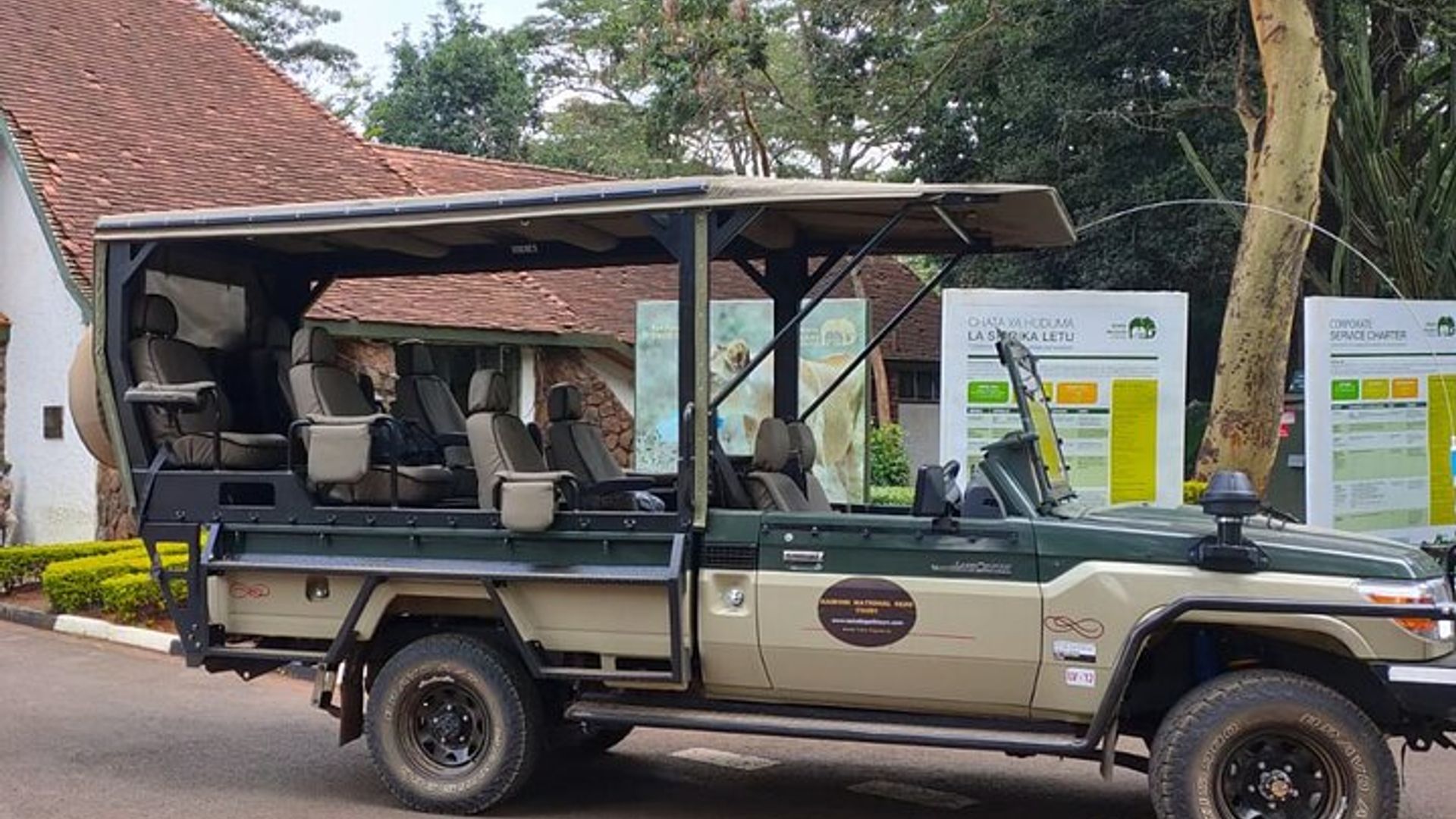 Half-Day Private Tour in Open Jeep at Nairobi Park