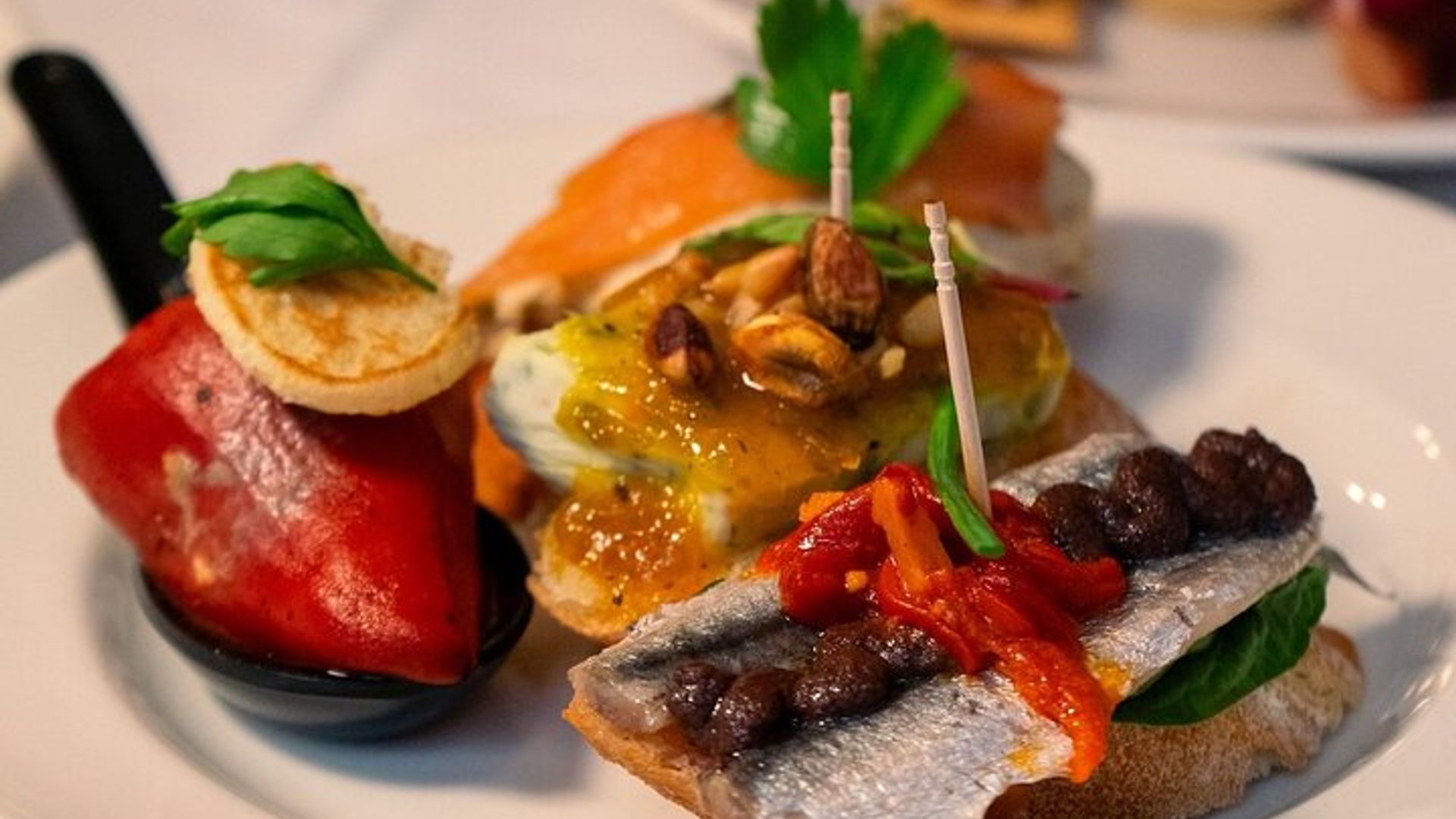 Barcelona: Self Guided Tapas and Wine Tour at Born