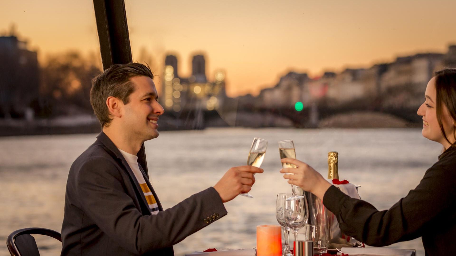 Paris: Romantic Dinner Cruise at the Marina