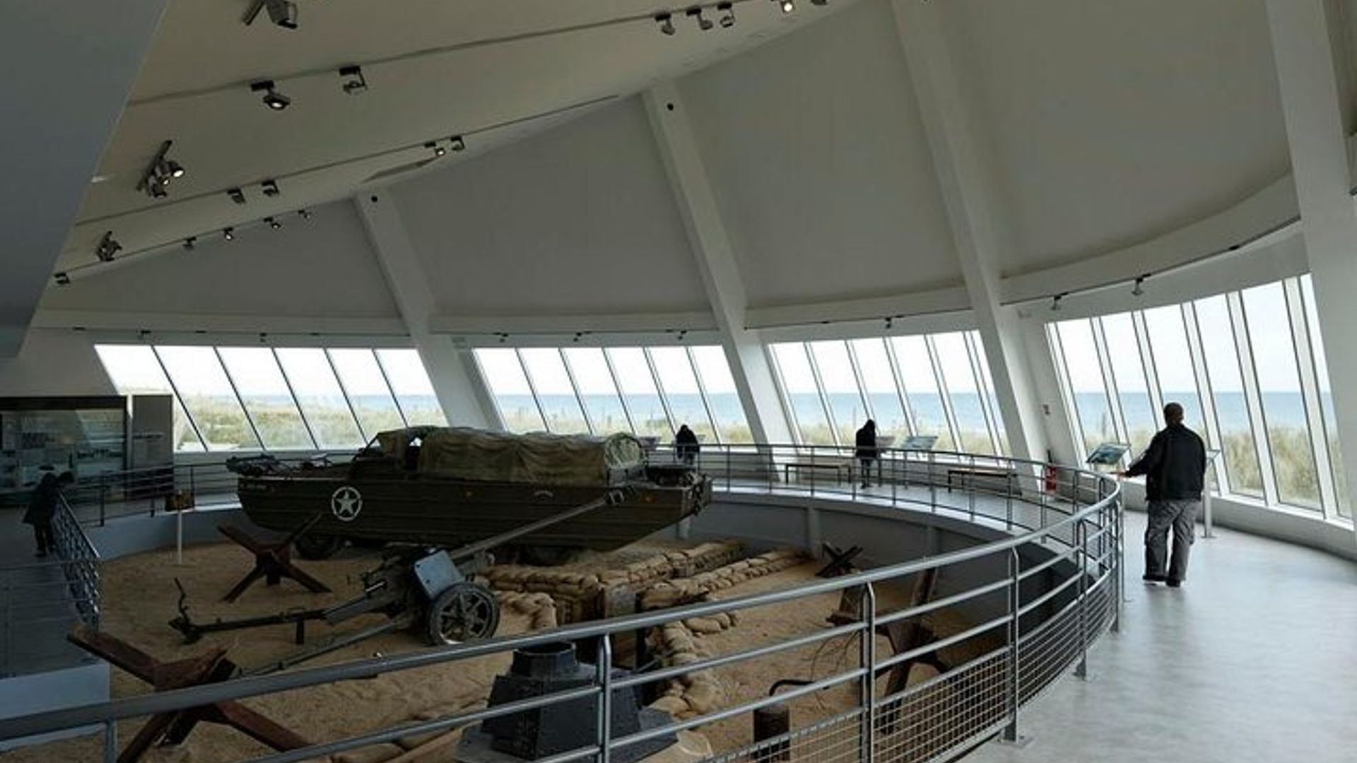 OMAHA BEACH con MERCEDES V CLASS al DÍA MEMORIAL D desde París