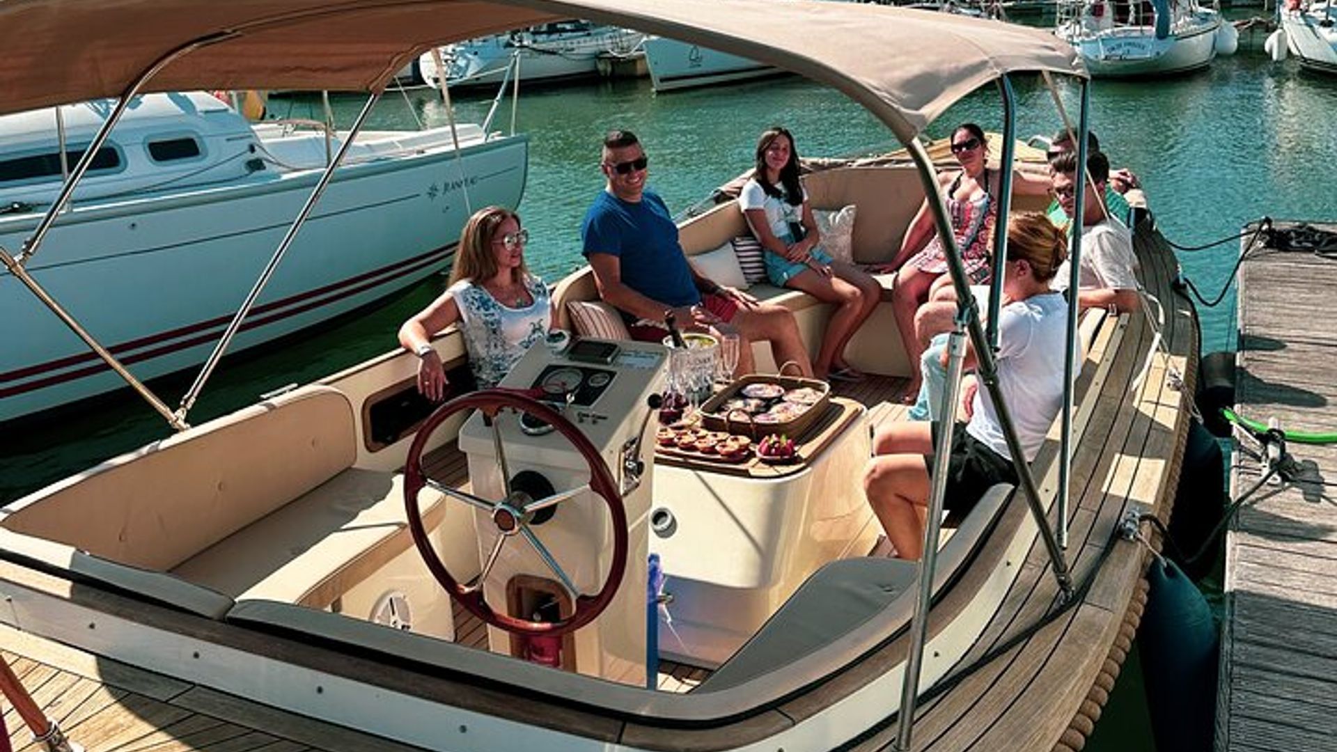 Lisbon Small-Group Tagus Boat Cruise With Pizza and Open Bar