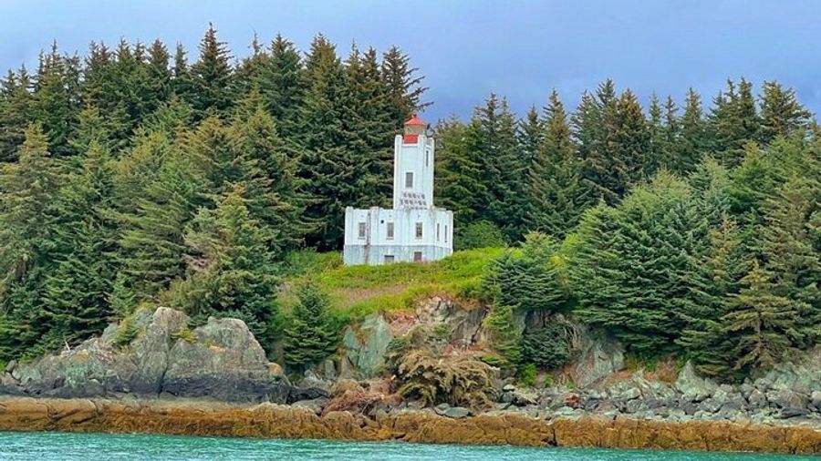 Juneau Lighthouse Tours - Whale watching & Lighthouse Combo