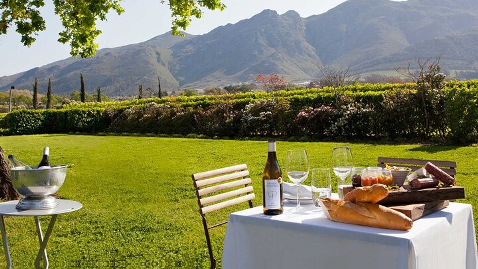 Hop-on-Hop-off-Tour durch Franschhoek mit der Weinstraßenbahn