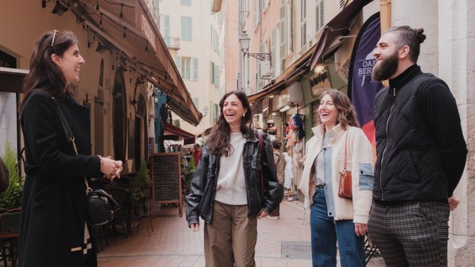 Recorrido a pie con comida agradable y destacados para grupos pequeños con almuerzo
