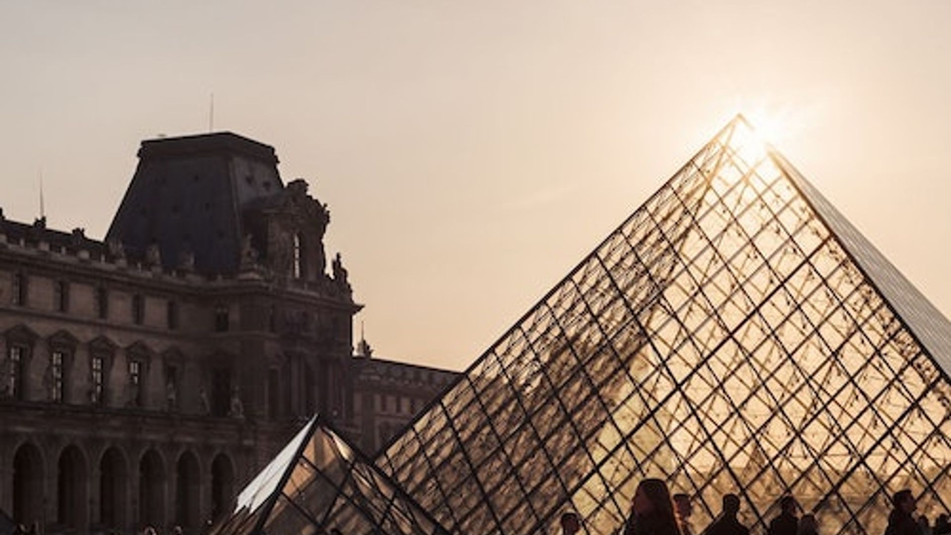 Louvre Museum: Dedicated Entry + Guided Evening Tour