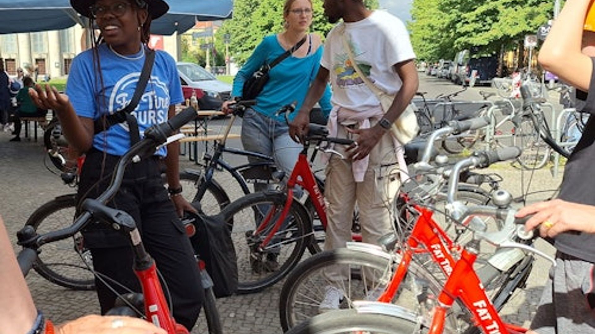 Berlin: Guided Street Art & Hidden Spots Bike Tour