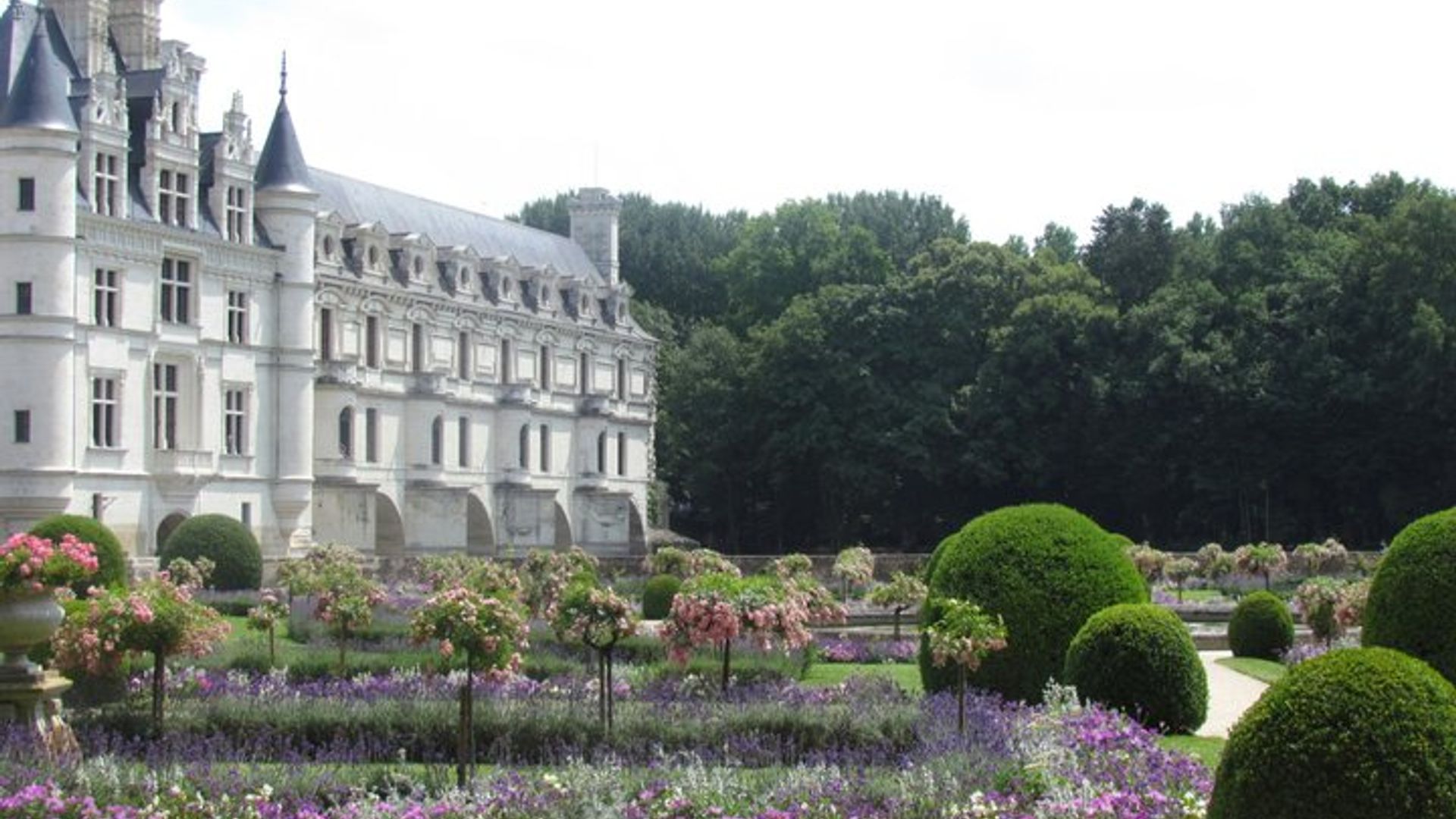 Private Luxury Loire Valley Castles Tour from Paris