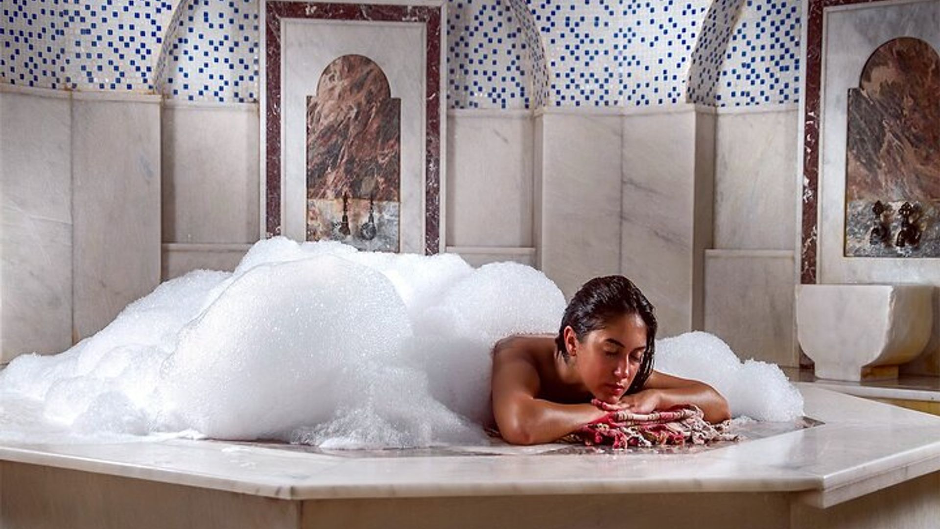 Side Turkish Bath with Full Body Aloe Vera Massage & Transfer