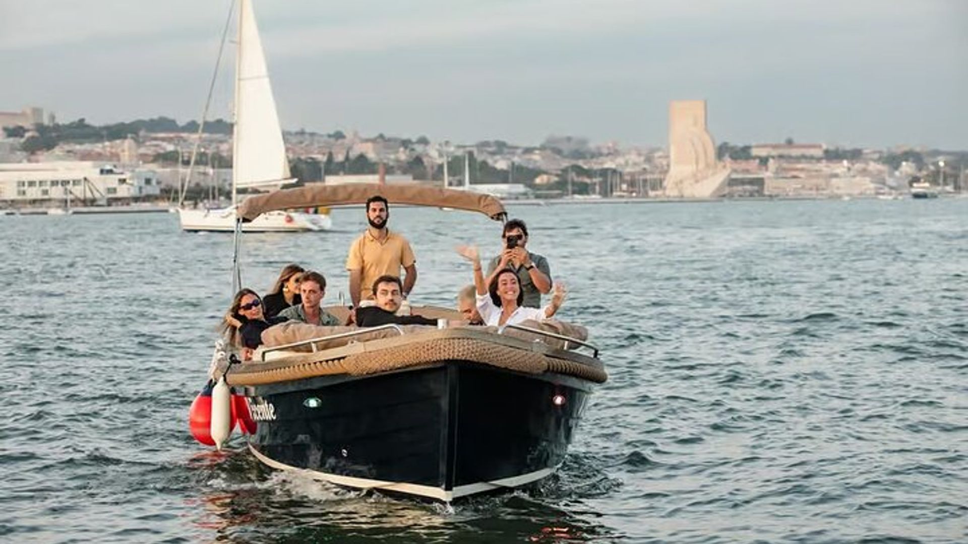 Lisbon Small-Group Tagus Boat Cruise With Pizza and Open Bar