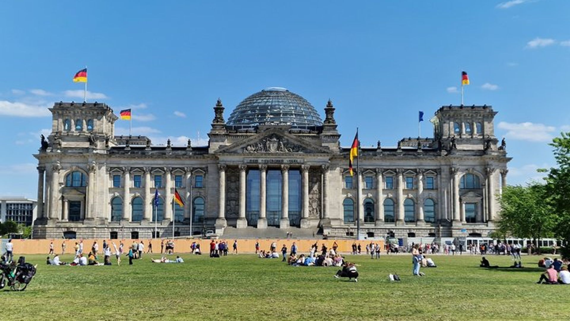 Tour of the Government Quarter with Reichstag Chamber and Dome