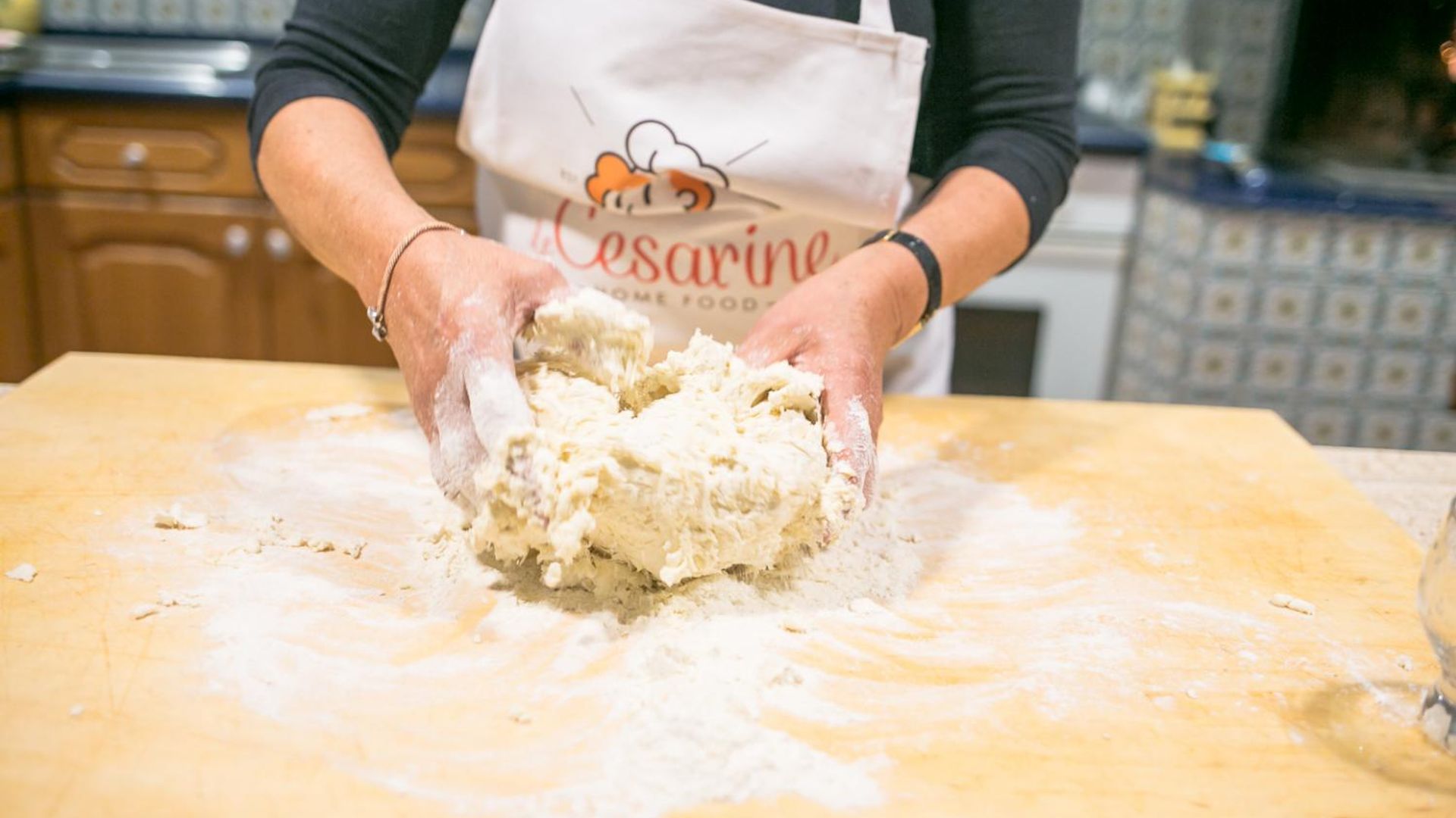 Small group Pizza and Tiramisu Class at a local's home with lunch or dinner in Venice