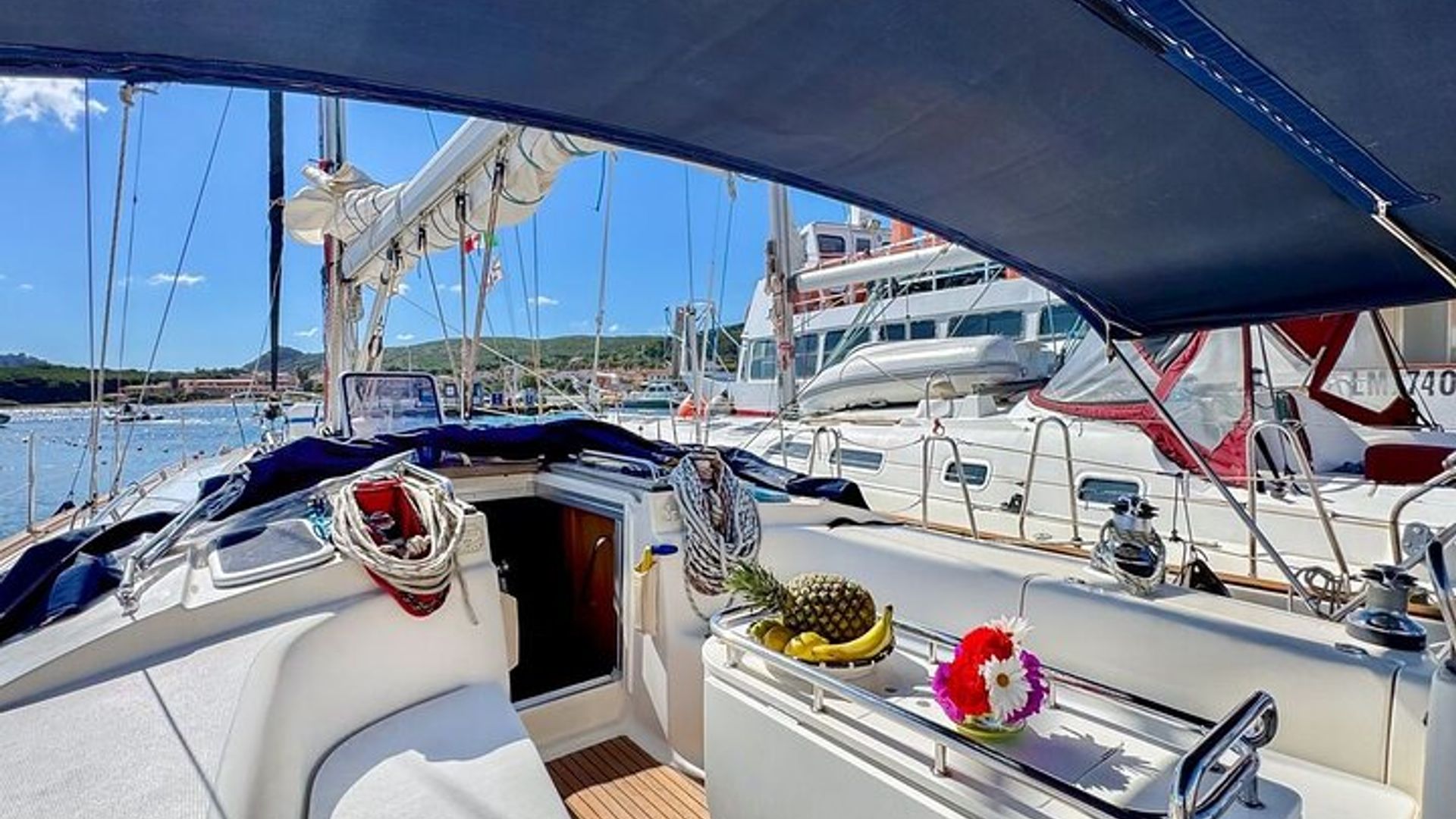 A full-day, small-group La Maddalena sailing tour