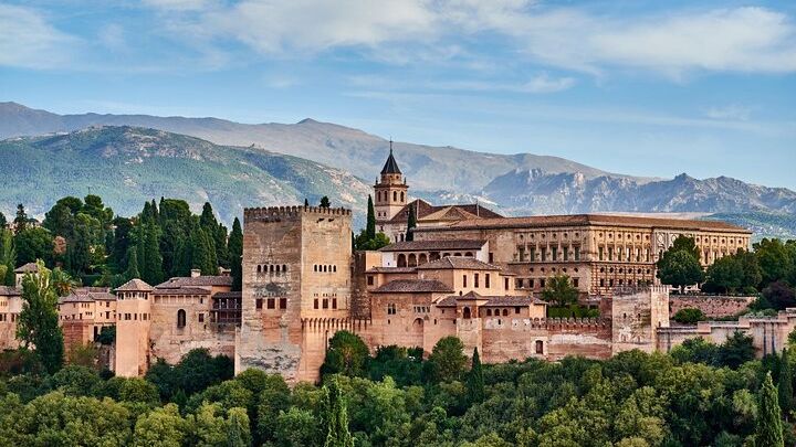 Granada: Alhambra Tour With Nasrid Palaces & Gardens