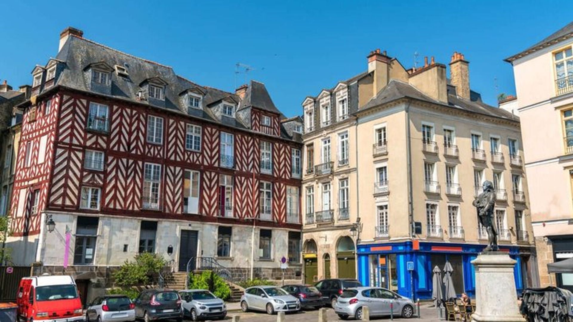 Hello Rennes: Private 2-Hour Intro City Walk with Local Guide