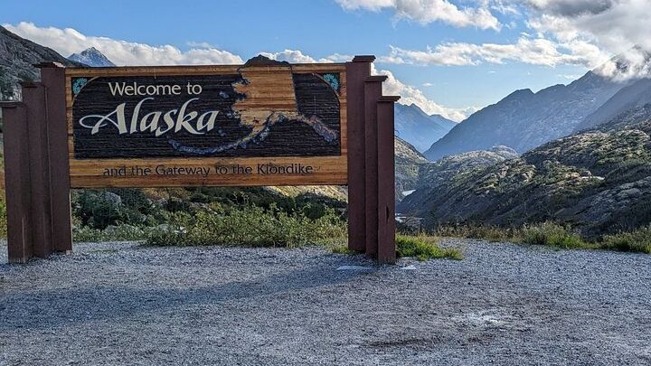 Skagway Tour with Downtown, White Pass, and Waterfall Stops