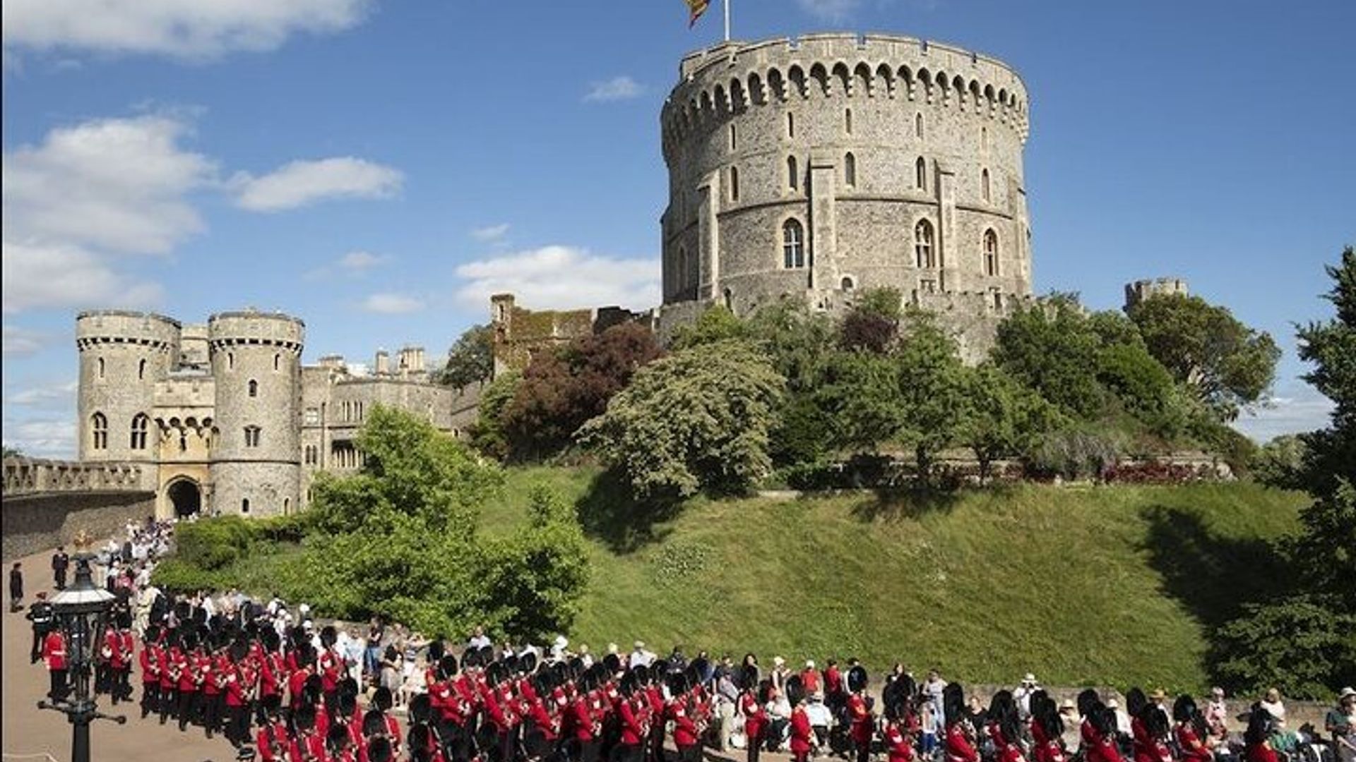 Buckingham Palace State Rooms and Windsor Castle from London