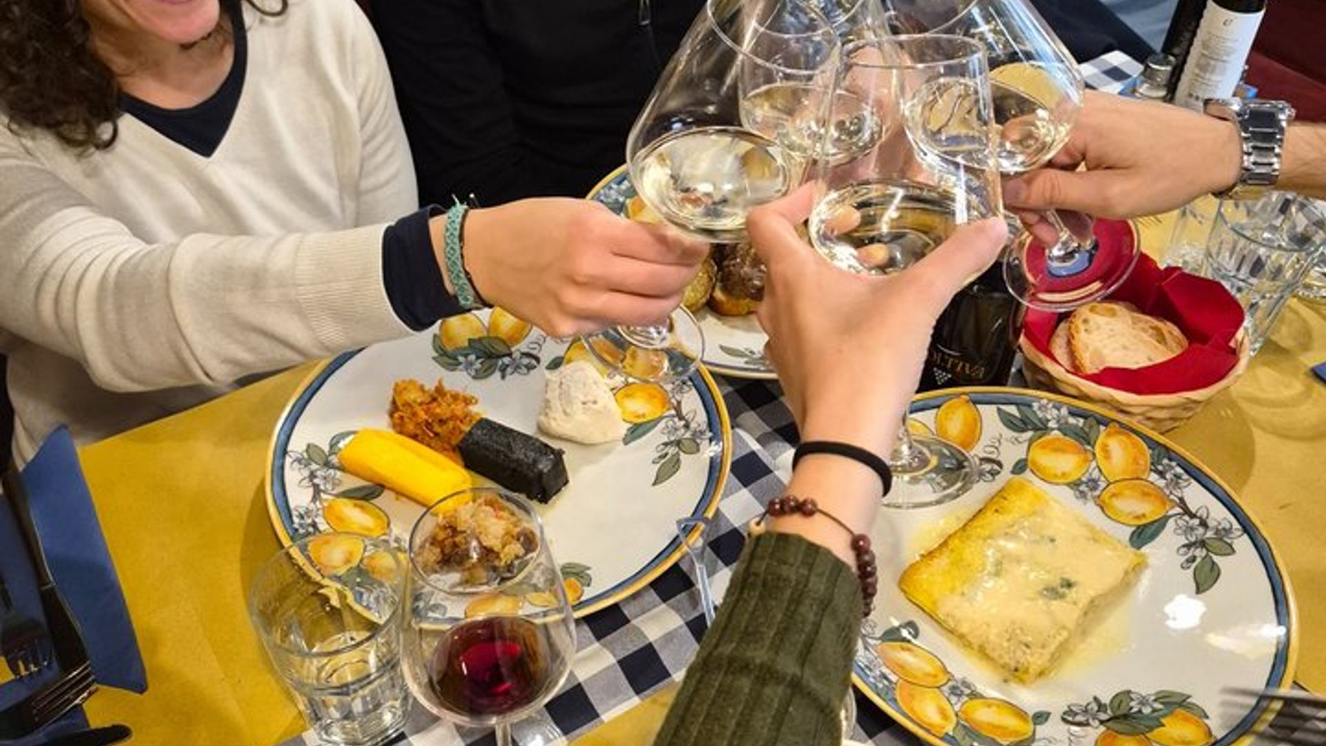 Tour de Comida y Mercado en Grupo Pequeño en Padua con 10+ Degustaciones, Vino