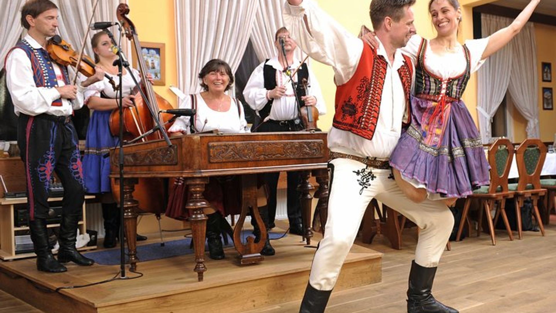Prague Folklore Show Evening With Music and Dinner
