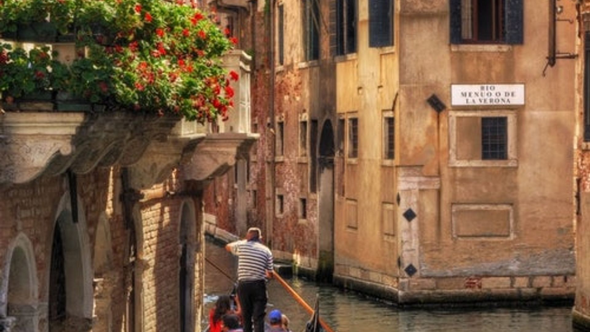 Venice: Gondola Ride with Live Commentary