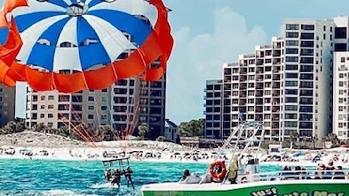 Destin, Florida: Small-Group Parasailing Experience