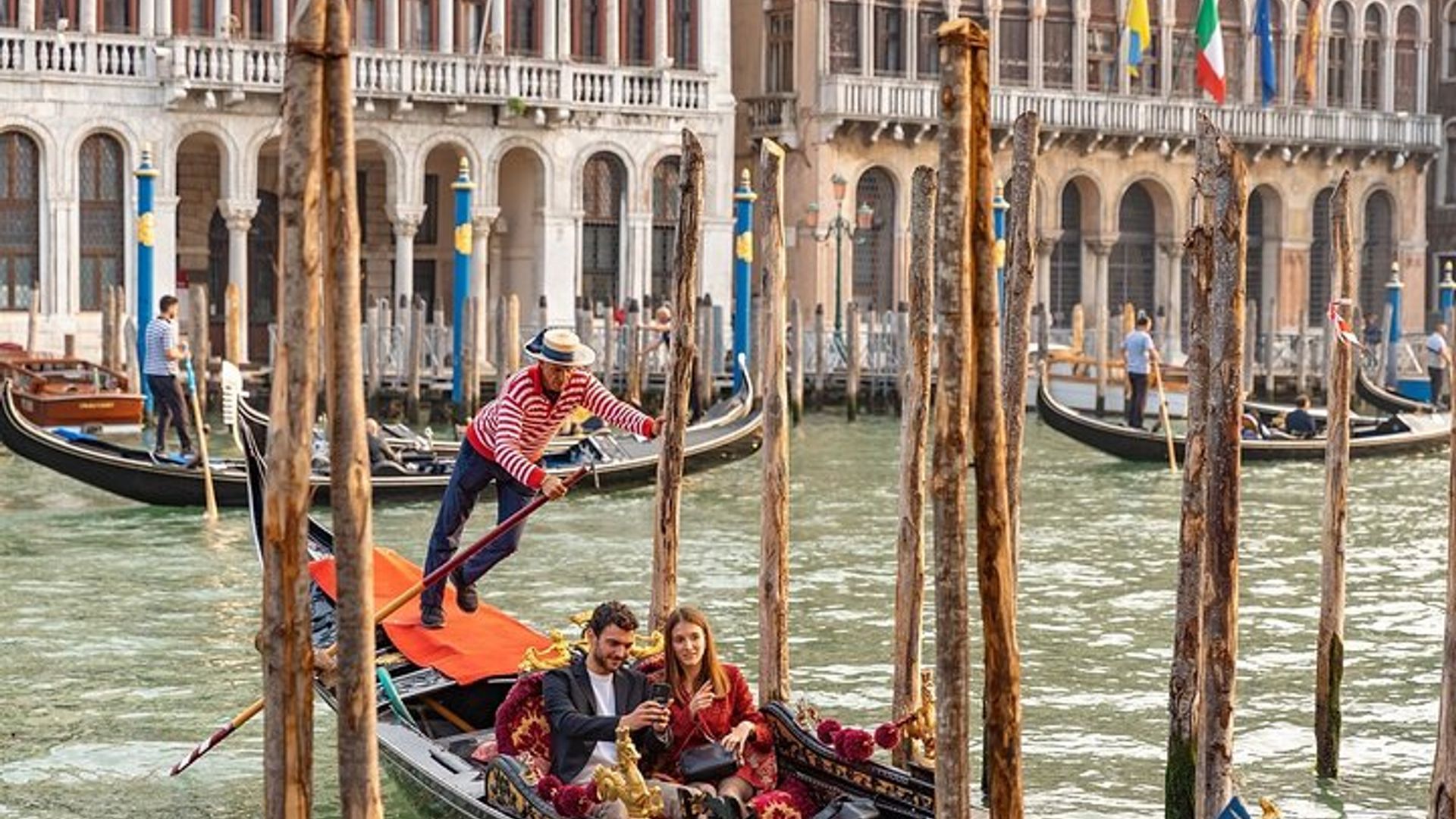 Venice Small-Group Gondola Ride: Grand Canal and Side Canals