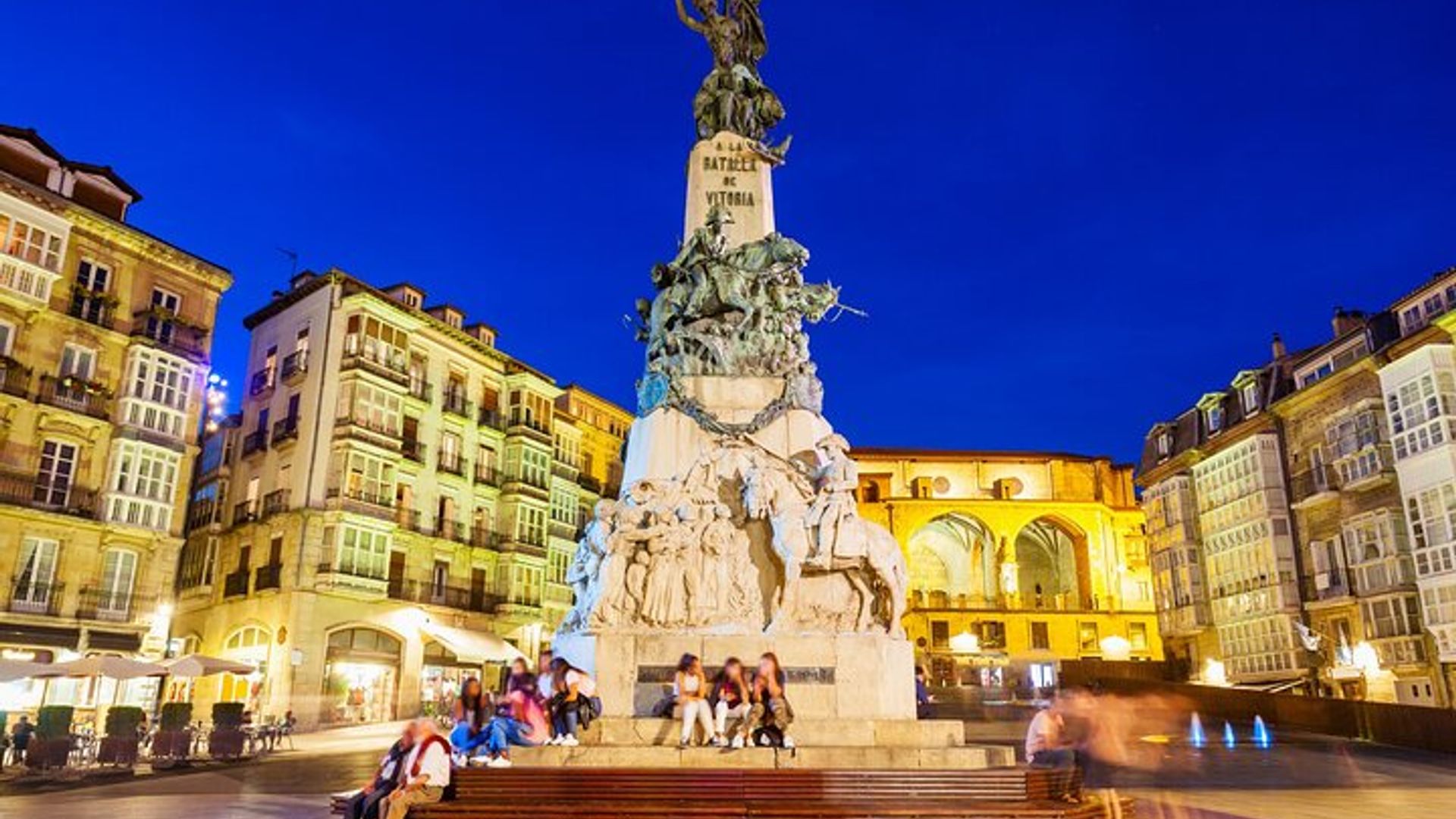 Visit Vitoria Gasteiz at your Groupless Rhythm with your Mobile