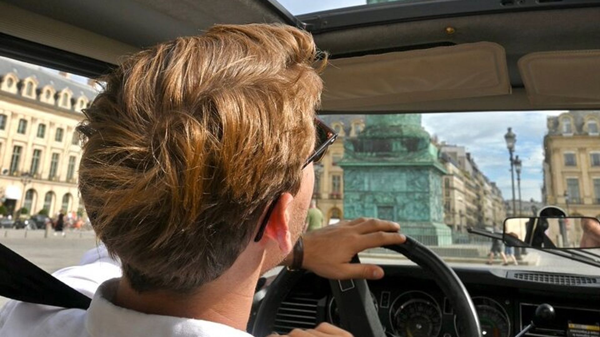 Paris Private Nighttime Panoramic Driving Tour in Vintage Car image 3