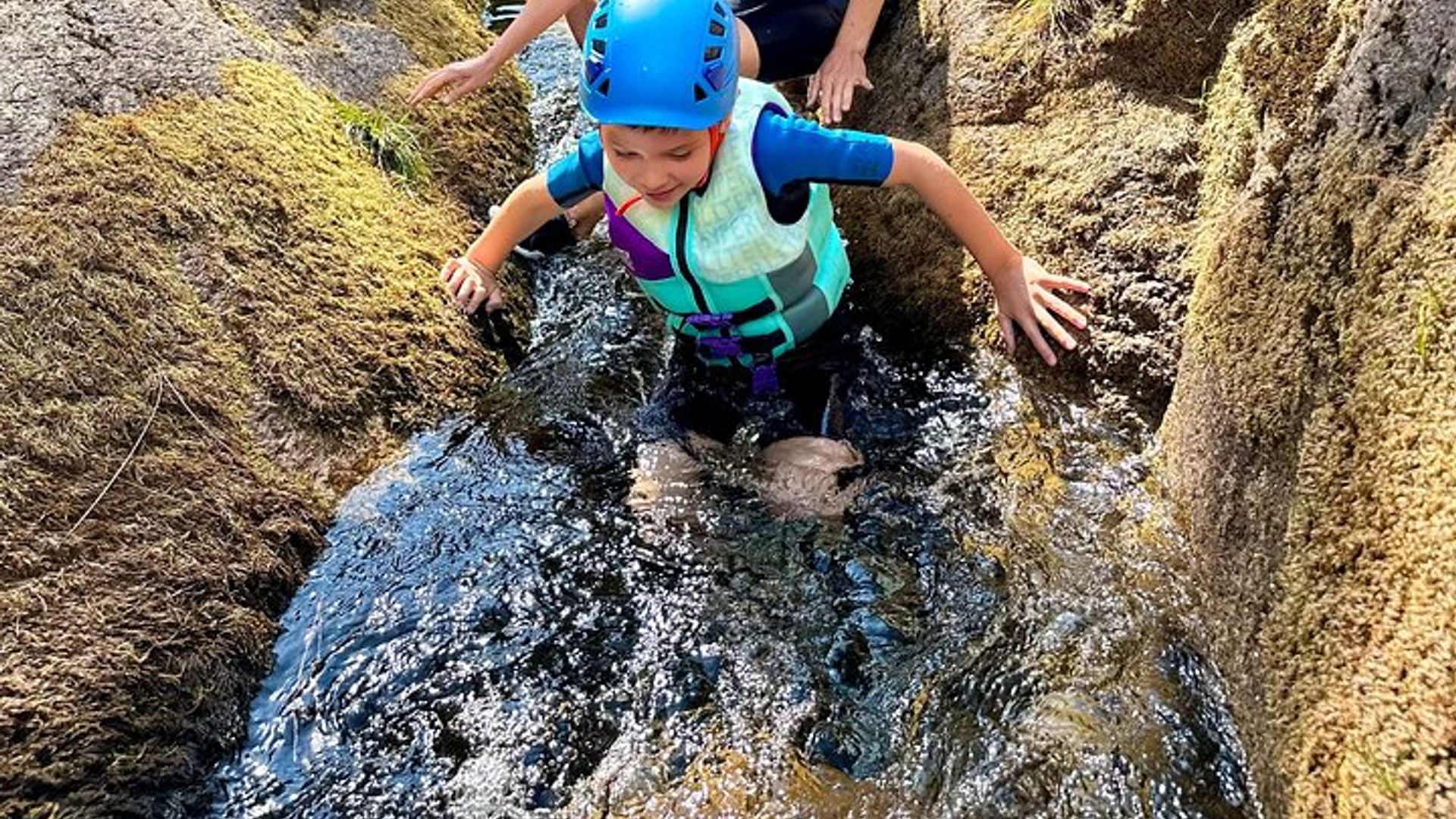 Randonnée fluviale/canyoning doux à travers des lagons sauvages et des cascades