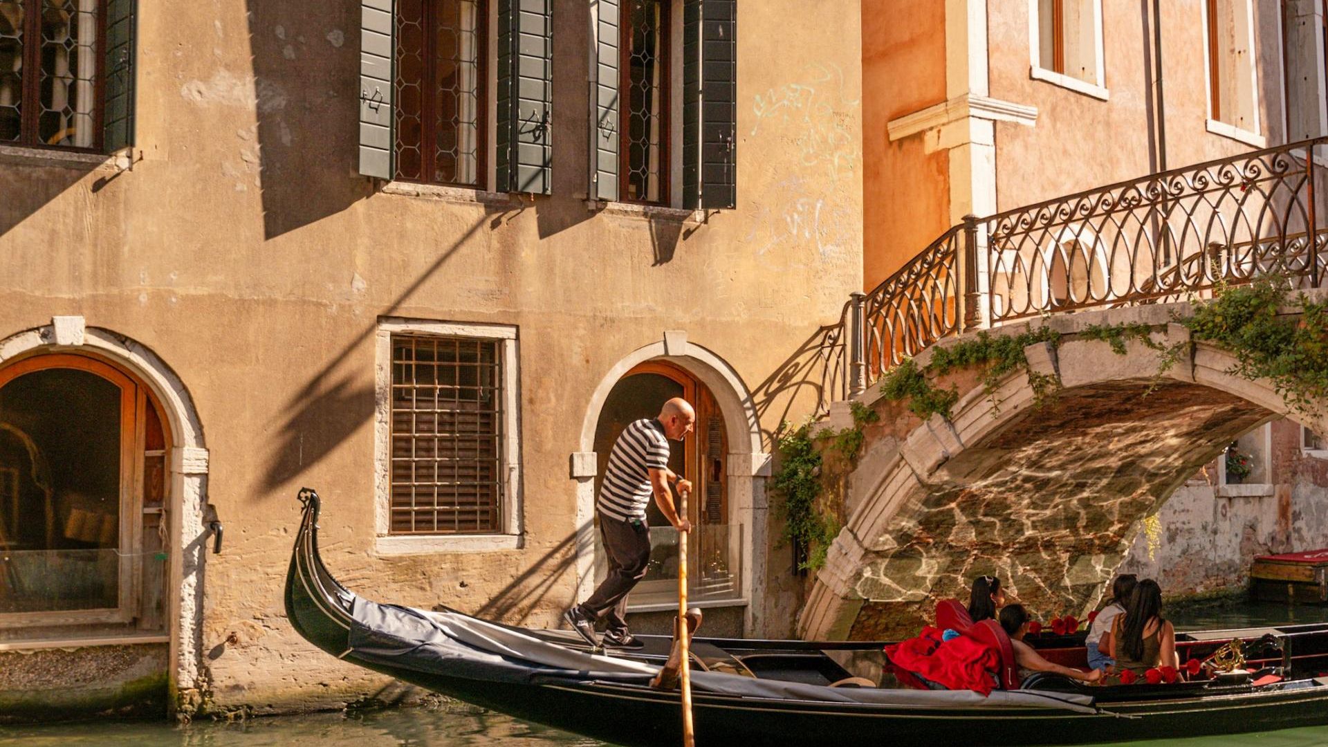 Shared Gondola Ride with Audio Guide Introduction