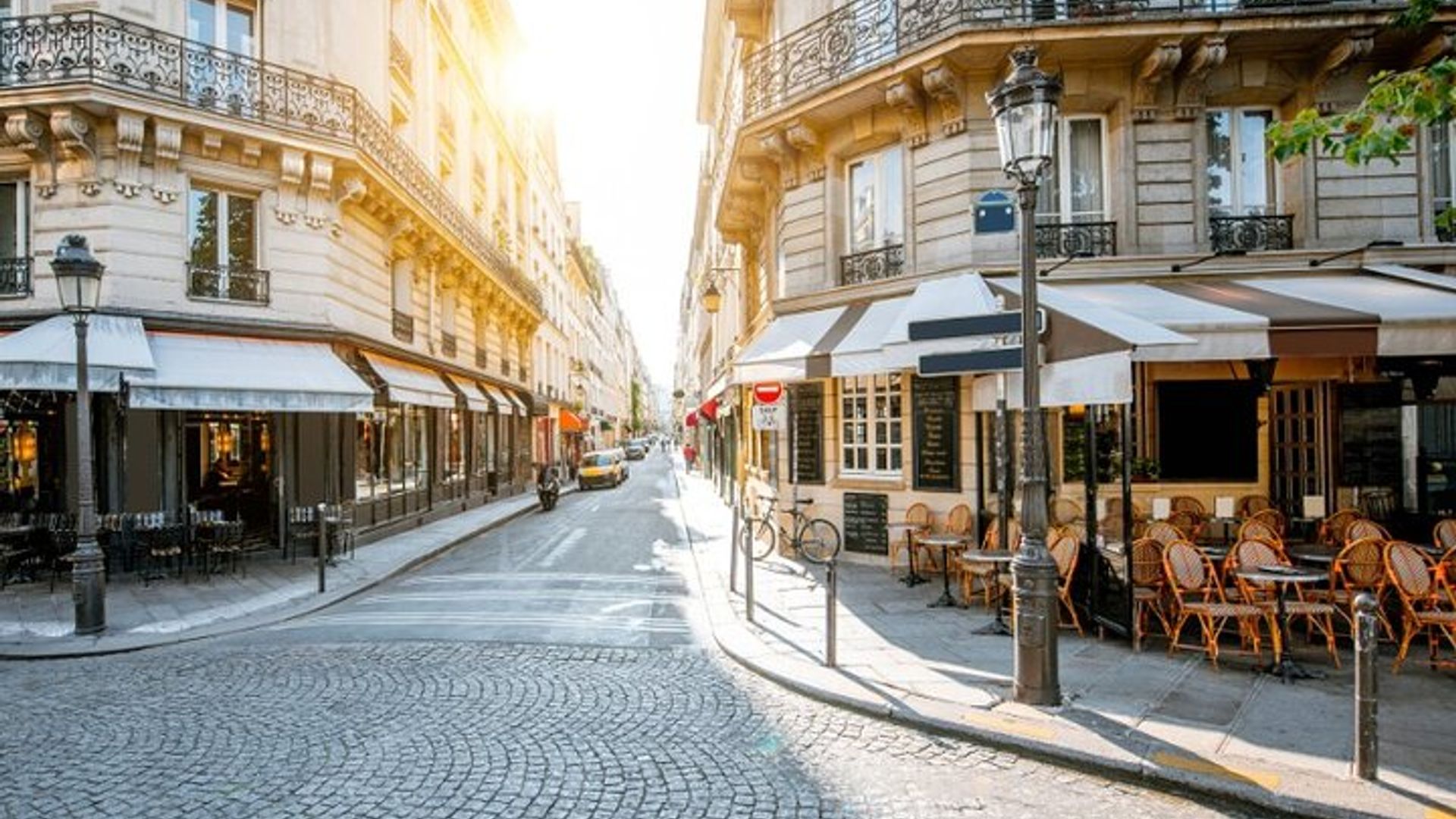 Paris CDG or ORY Airport Private Transfer to City Center