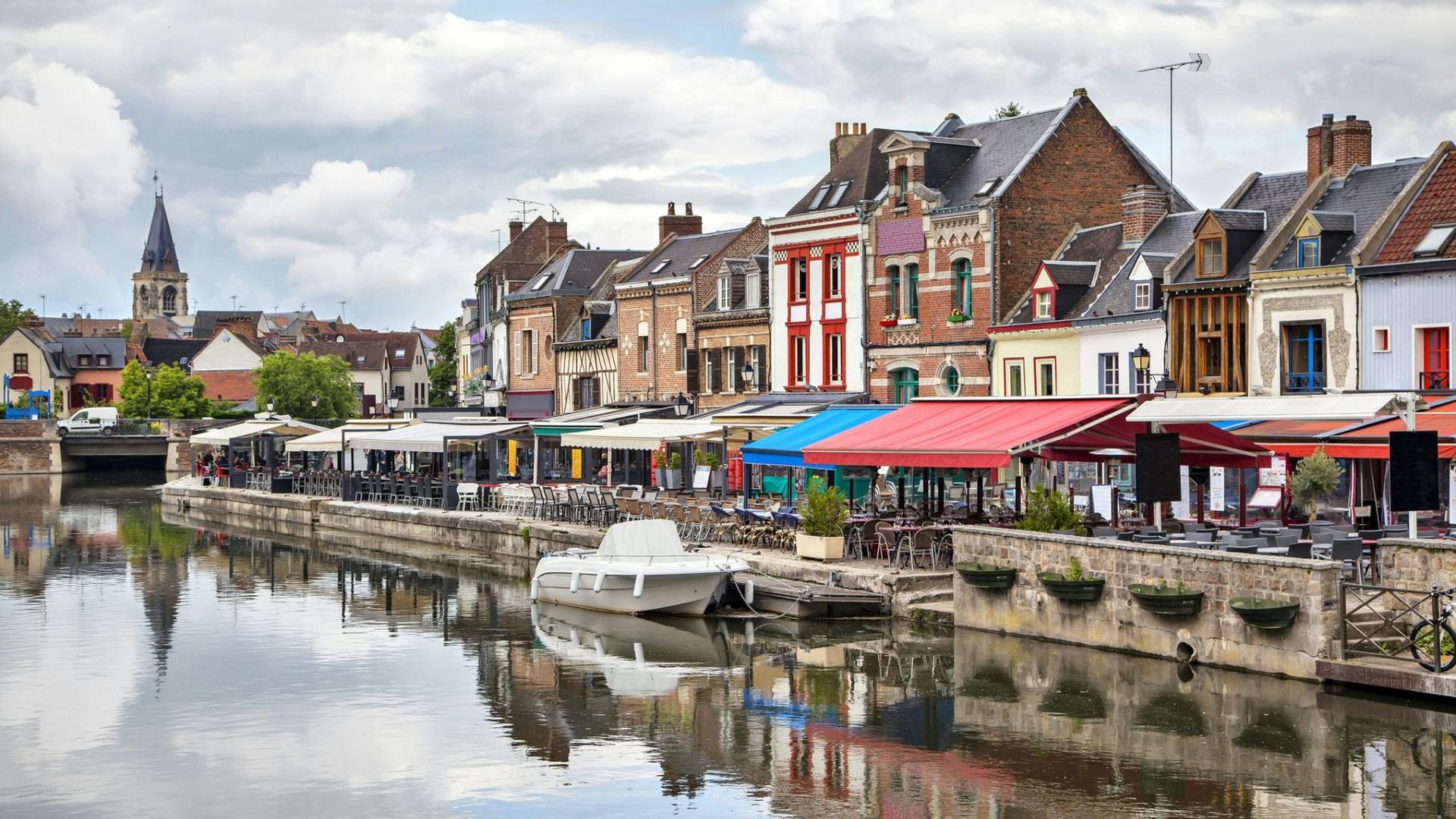 Amiens audio walking tour with monuments and canals