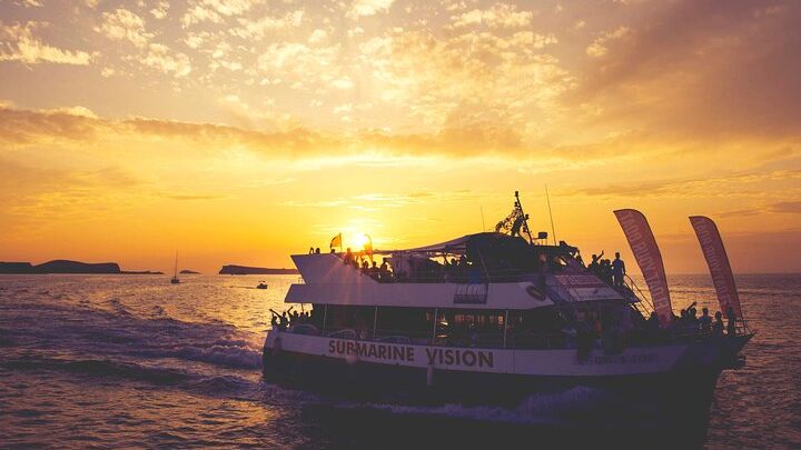 Ibiza: Sunset Beach-Hopping Boat Tour with Drinks, Snorkeling