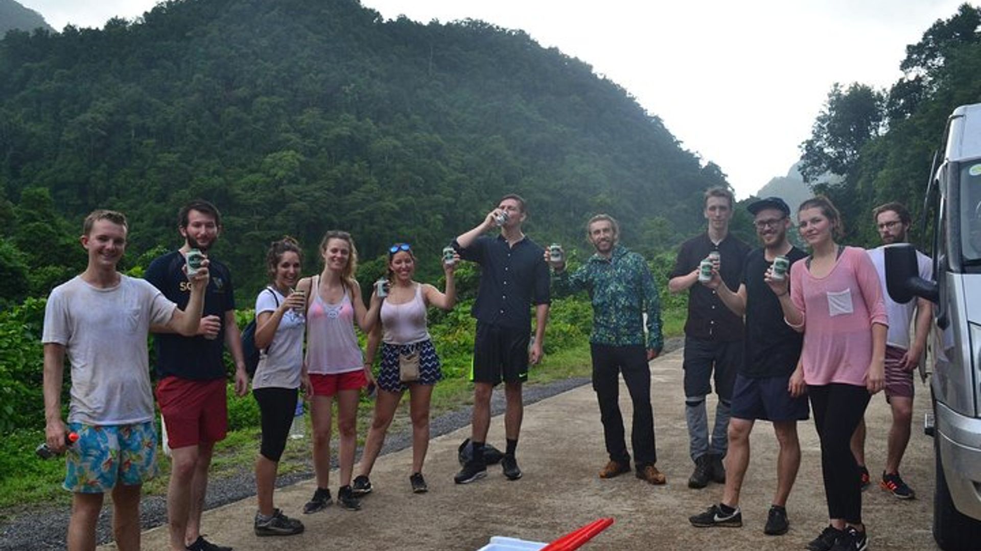 Ma Da Dschungelcamp und Höhlenforschung (2 Tage, 1 Nacht)