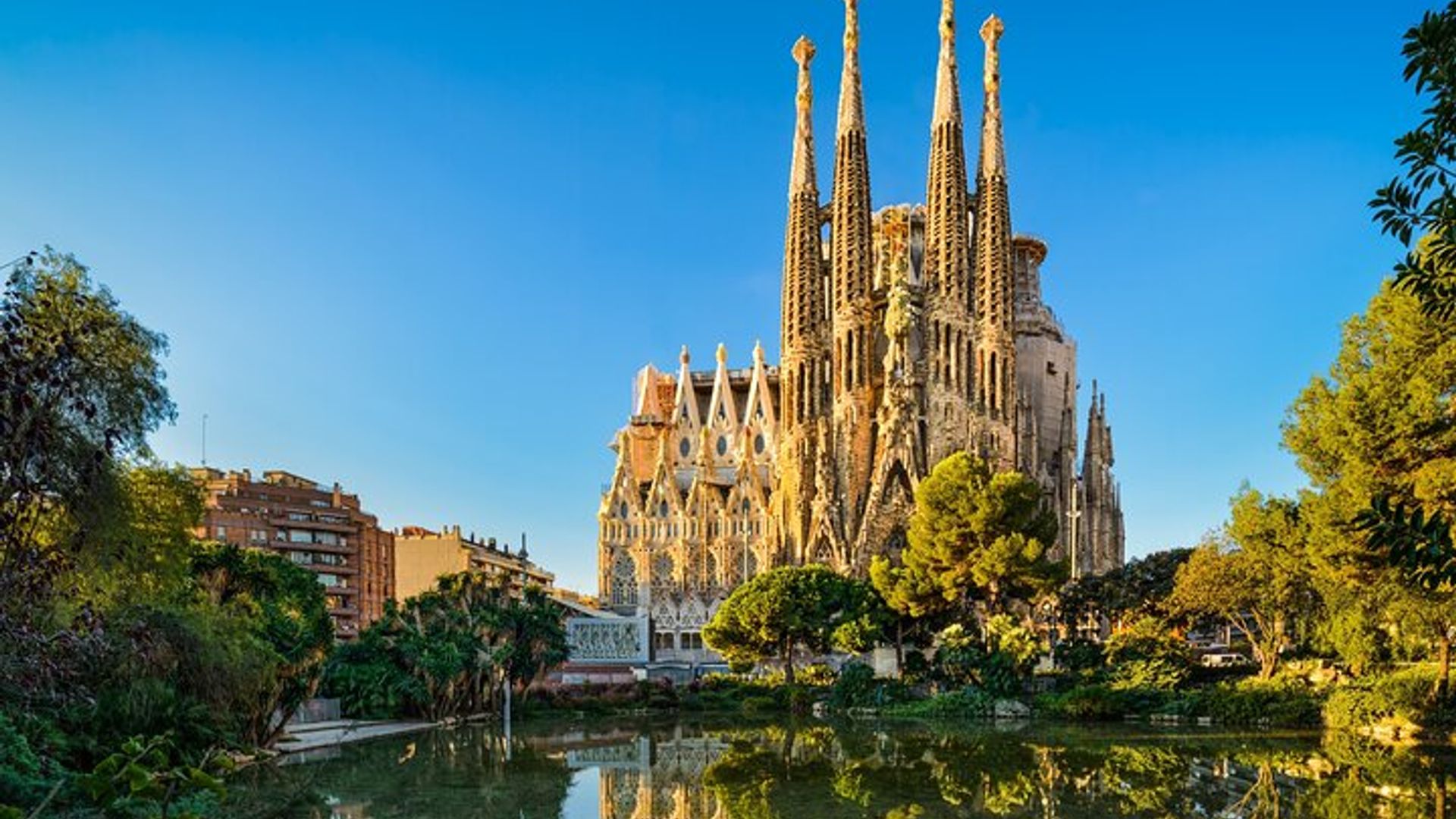 Sagrada Familia With Reserved Entry Private Guided Tour