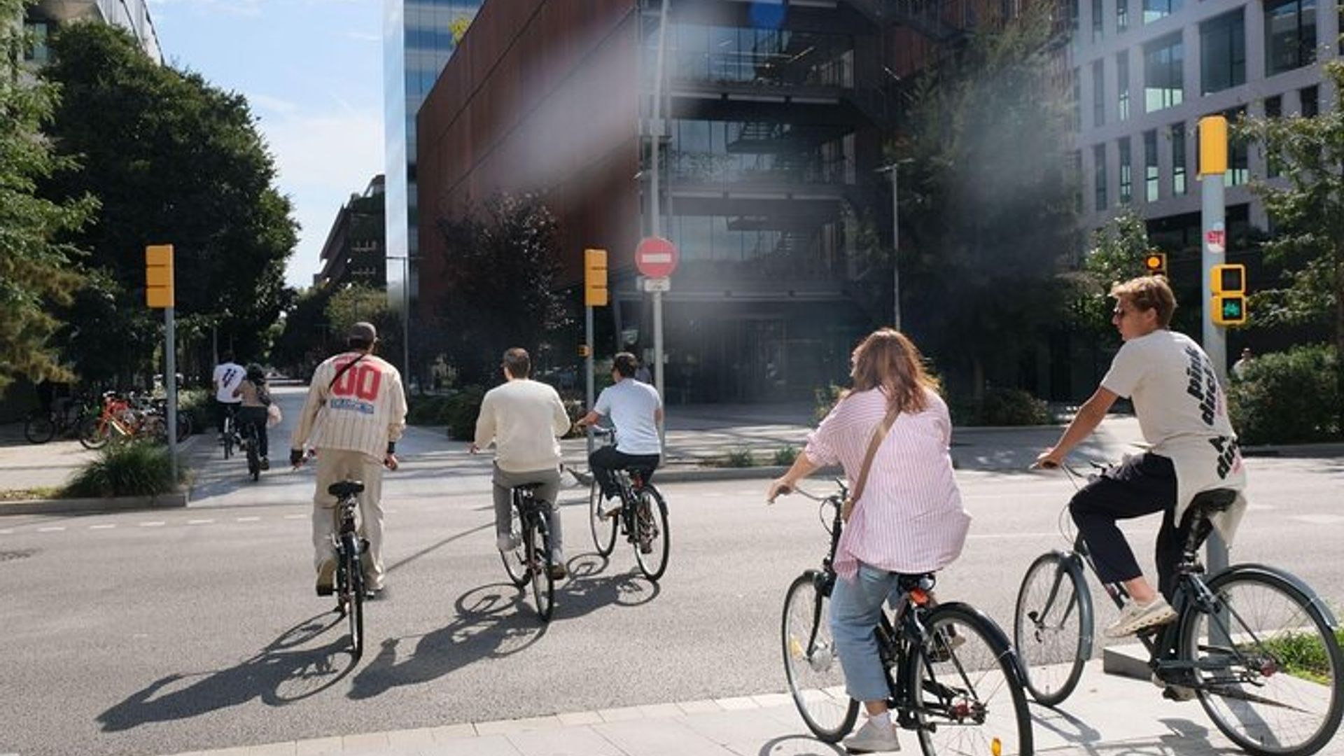 Barcelona E-Bike Tour in kleiner Gruppe : Erkunden Sie mit Ortskundiger Reiseleiter