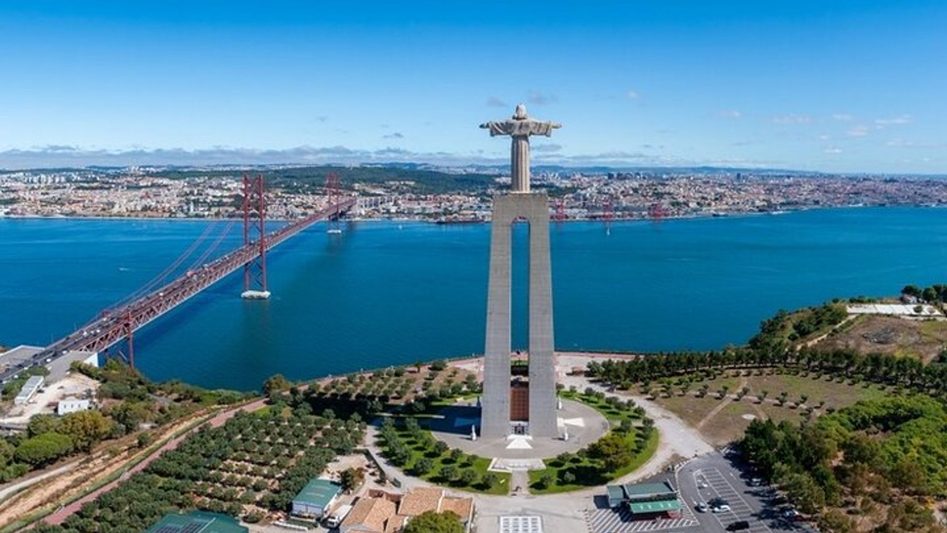 Lisbon Airport Private Transfer to/from Portugal Top Destinations