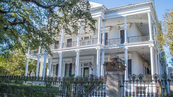 New Orleans Garden District Walking Tour & Lafayette Cemetery