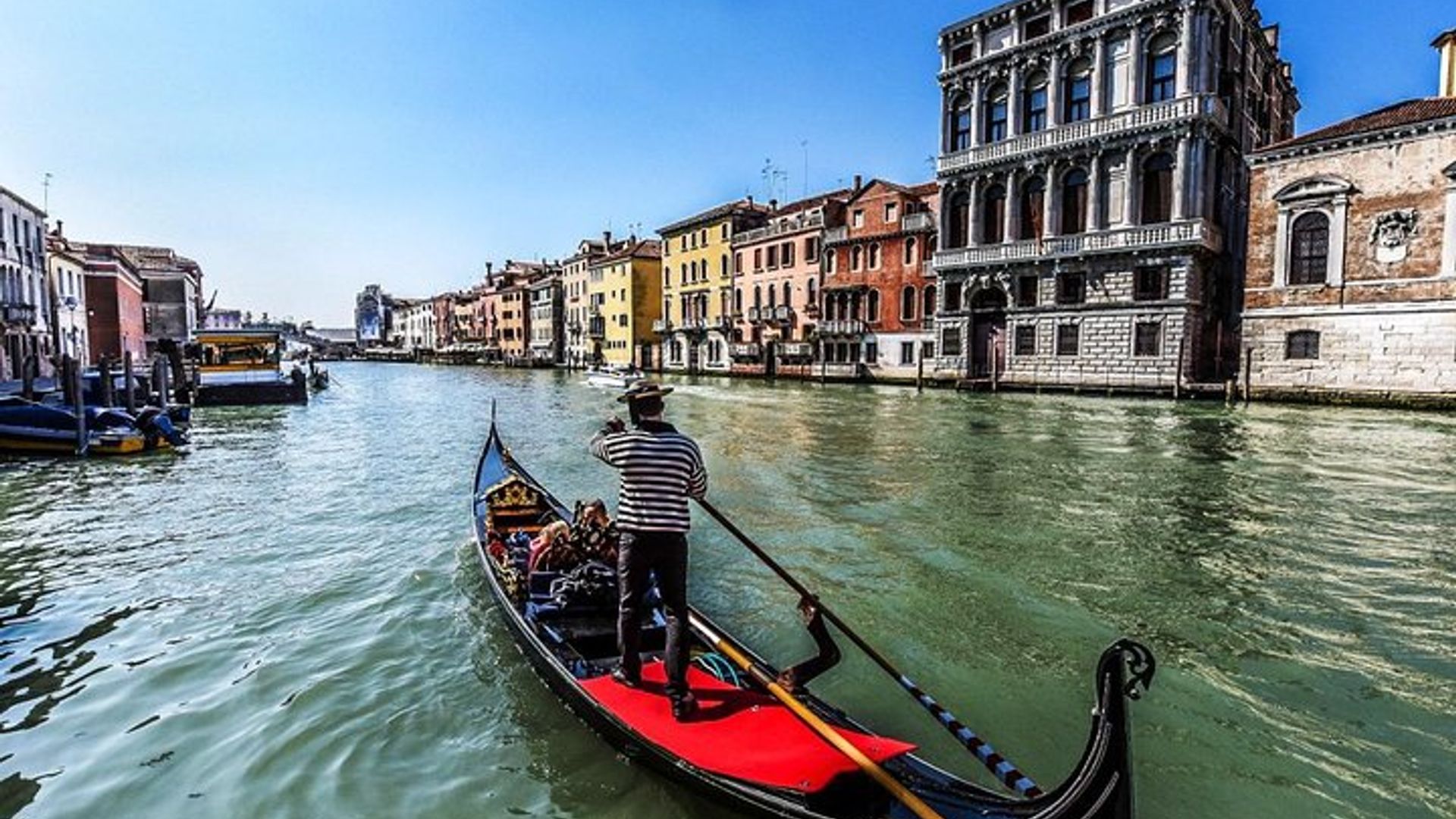 Venice: Private Express-Length Gondola Ride