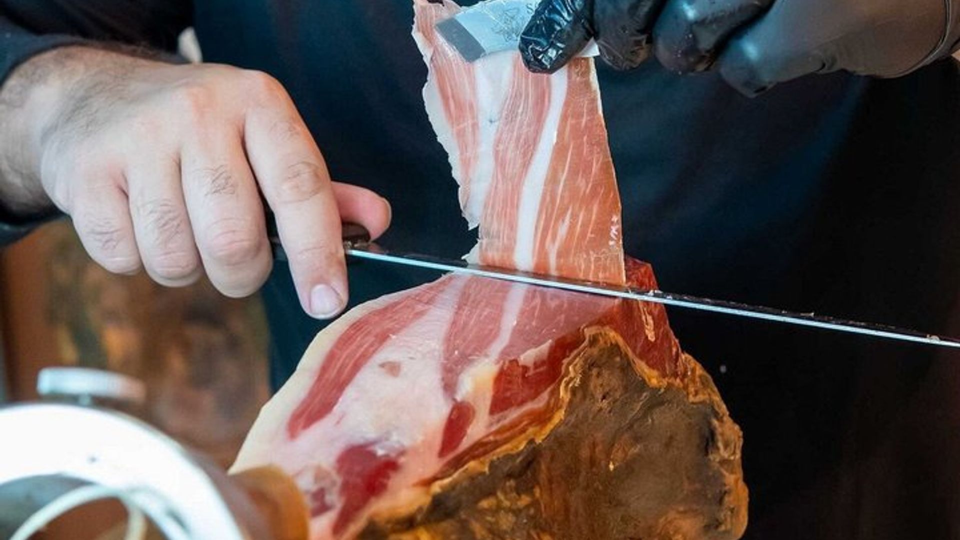 Premium Iberian Ham Tasting Near Sagrada Familia with an Expert
